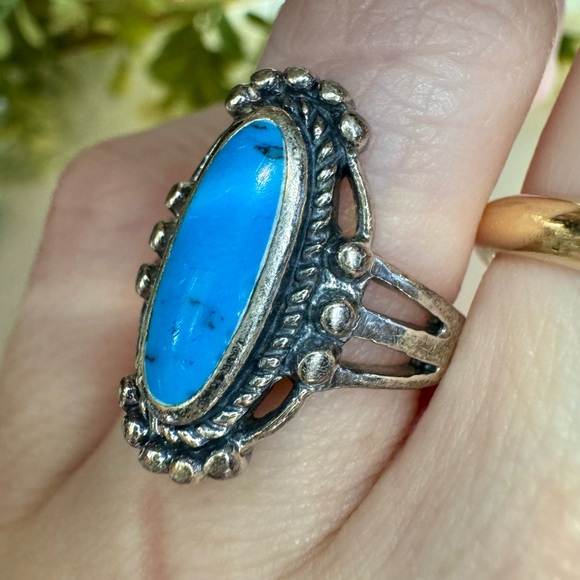 Vintage Beautiful Bright Oval cut Turquoise Handmade Ring Solid Sterling Silver - Picture 6 of 12
